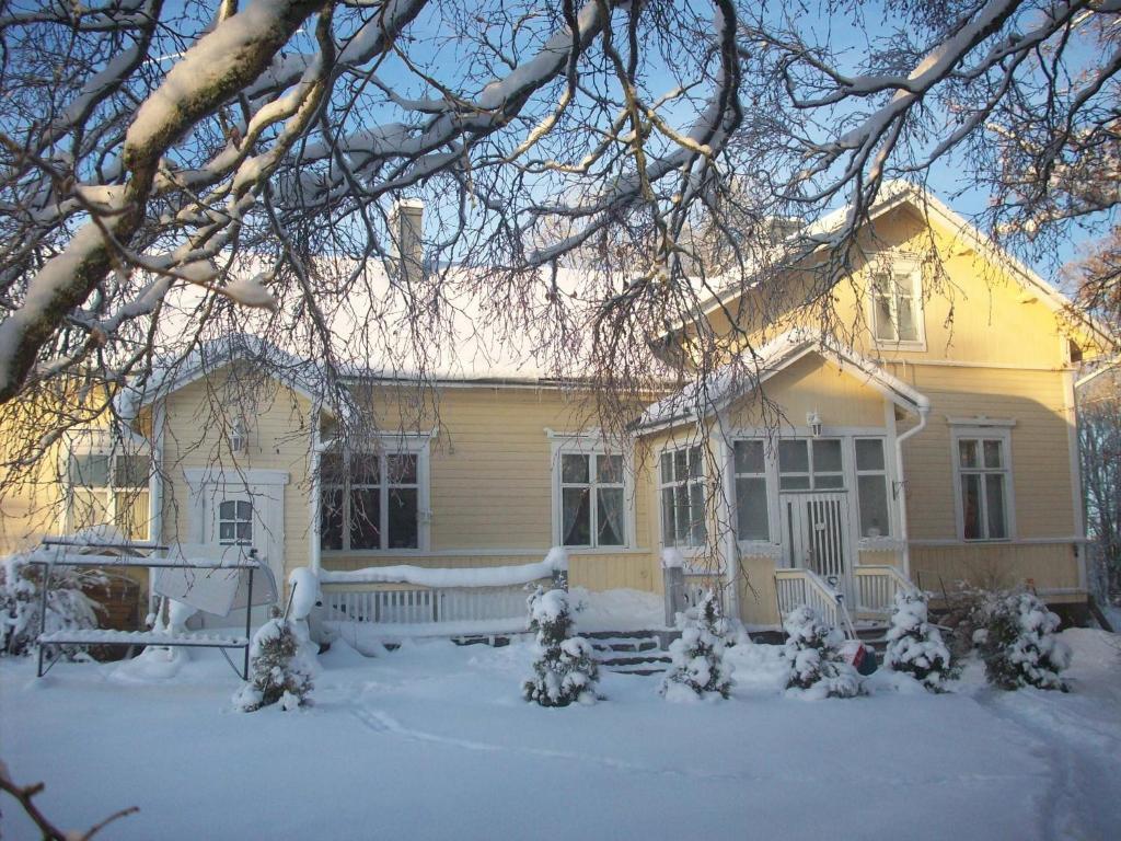 Hotel Brinkin Wanha Pappila Kokkola  Exterior foto